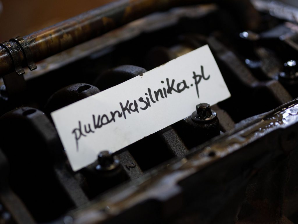 Zagotowany silnik - jedna z przyczyn dymienia samochodu
