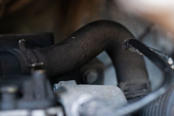 Symptoms and Consequences of a Leaking Oil Breather in a Car