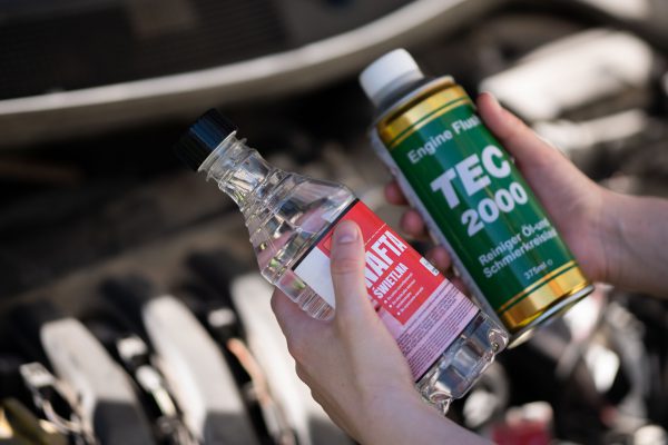 Engine Flush or Kerosene? Why an Engine Flush Is the Better Choice