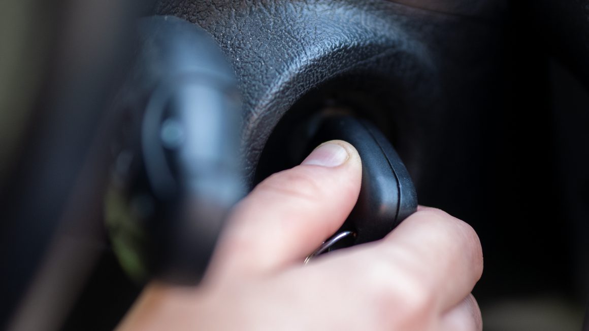 Auto ciężko odpala - co może być przyczyną?