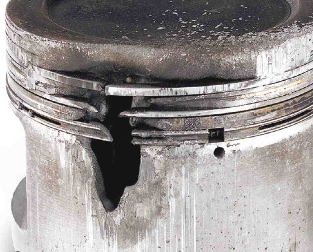 Piston with carbon build-up in the ring groove