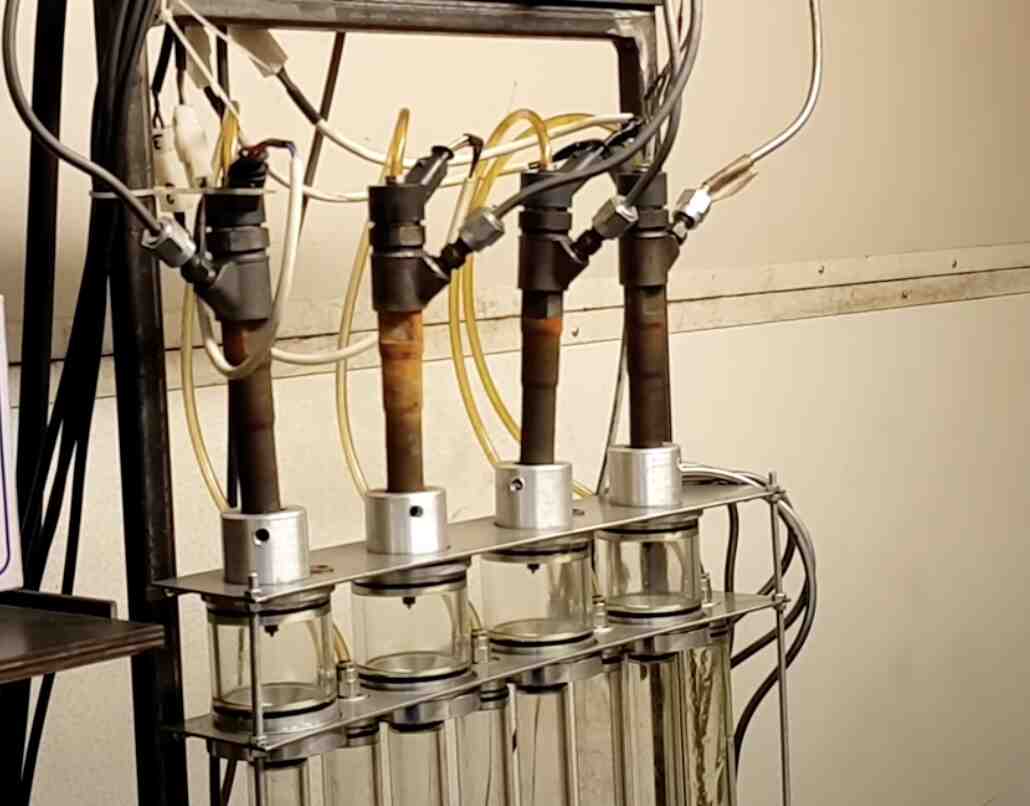 Four injectors mounted on a diagnostic test rig